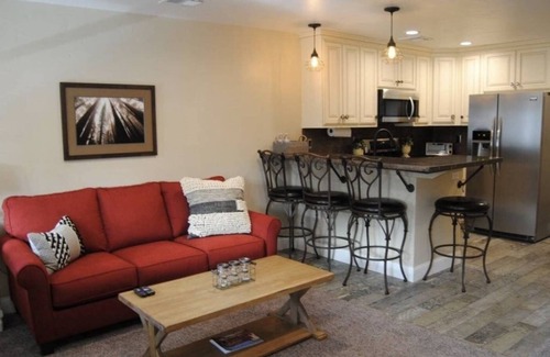 Sonora Casa | Balcón privado con vistas a Washington St en el centro de Sonora