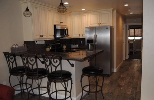 Sonora Casa | Balcón privado con vistas a Washington St en el centro de Sonora