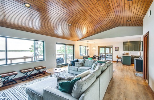Baxter Cabina | Private Beach & Dock: White Sand Lake Retreat!