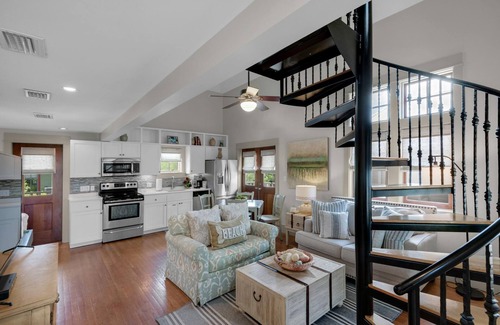 Rosemary Beach Cabaña | Fantástica ubicación !!!- Pasos laterales del sur a las bicicletas Beach-Outdoor Courtyard-2