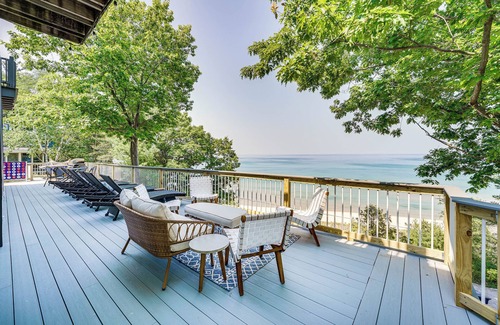 Pentwater Casa | Private Beachfront Lake Michigan Rental w/ Kayaks