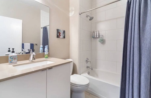 Marina Bay Condominio | Private Bedroom n Bathroom In Gorgeous Marina Bay