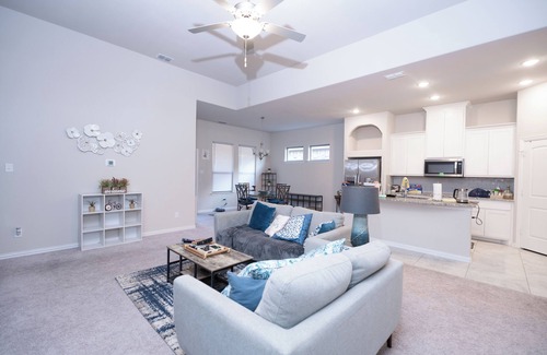 Southwest Arlington Casa | Private bedroom with shared bathroom
