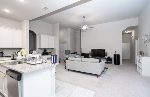 Southwest Arlington Casa | Private bedroom with shared bathroom