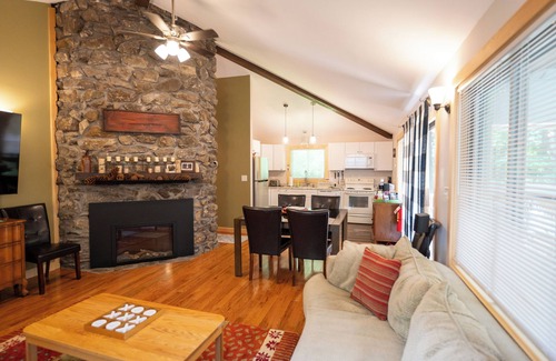 Plymouth Casa | Private Brookside Getaway