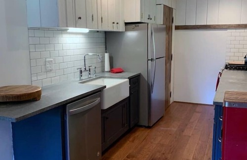 Fleischmanns Cabina | Private Cabin Retreat on 10 Acres! Firepit, custom kitchen, endless green beauty