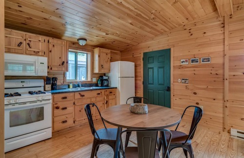 Wellesley Island Cabina | Private Cabin in the Woods-Close to all amenities
