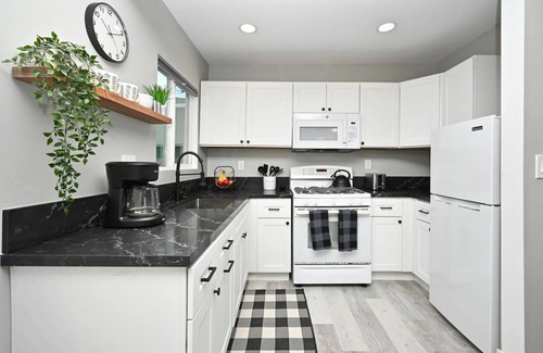 Gardena Apartamento | Private Casita on Tree-Lined Street