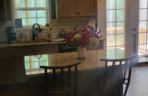 Edgemoor Casa | Private Catawba Home 4 bedrooms 2 bathrooms near the Lake, River, and Carowinds!