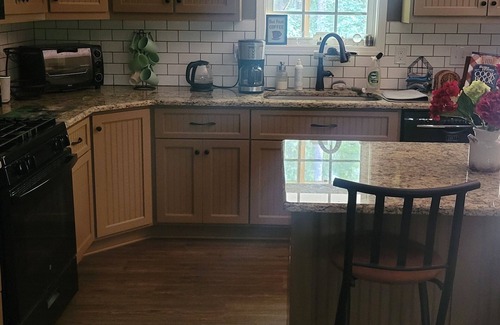Edgemoor Casa | Private Catawba Home 4 bedrooms 2 bathrooms near the Lake, River, and Carowinds!