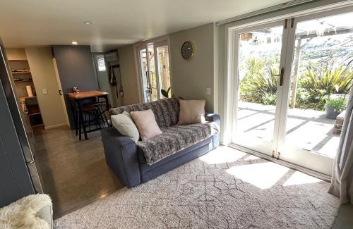 Nelson South Apartamento | Private central Nelson apartment