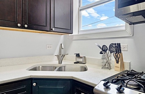 Belmont Cragin Apartamento | Private Chicago Retreat Minutes to Logan Square!