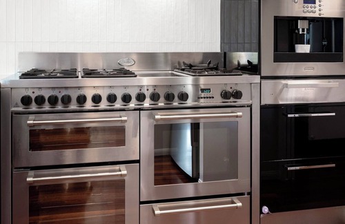Balmoral Casa | Private Cinemas, Bar & BBQ; Stylish Getaway 4 Bedroom 2.5 Baths