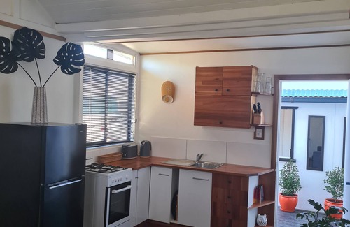 Ettalong Beach Cabaña | Private cottage, dog friendly, close to beach, shops, bush walks, fishing, more