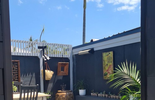 Ettalong Beach Cabaña | Private cottage, dog friendly, close to beach, shops, bush walks, fishing, more