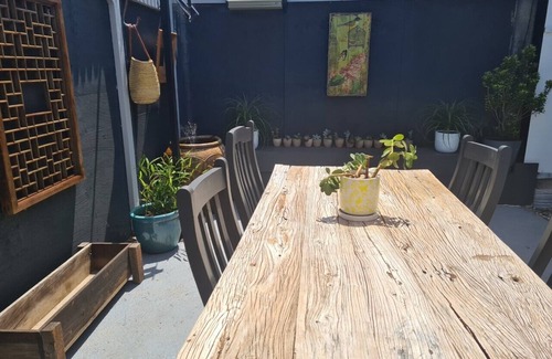 Ettalong Beach Cabaña | Private cottage, dog friendly, close to beach, shops, bush walks, fishing, more
