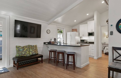 Encinitas Casa | Cottage privado! Es fácil caminar por el parque de Encinitas y Moonlight Beach.