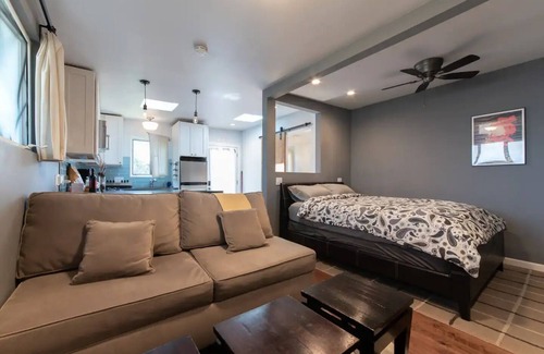 North Redondo Casa | Private, cozy guesthouse with full kitchen and bath and nice garden with seating