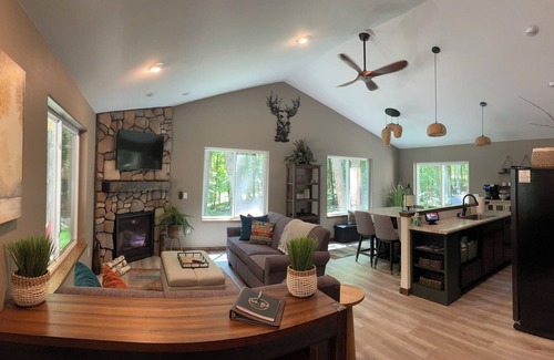 Pickerel Cabina | Private Cozy Luxury Cabin in Woods across from Lake, UTV trails - Pet Friendly