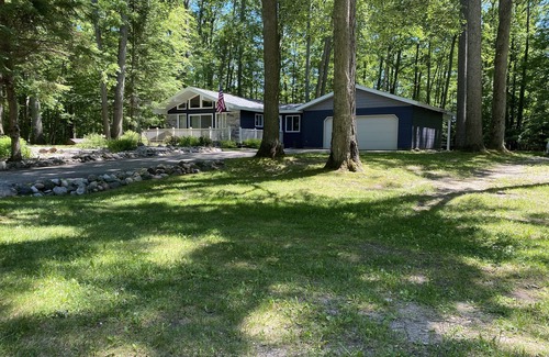 Higgins Lake Casa | Privada Cottage familia cerca del hermoso Higgins y Houghton Lagos - WiFi incluido