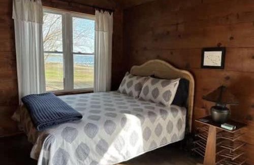 Atlantic Casa | Private Cozy Waterfront Cabin