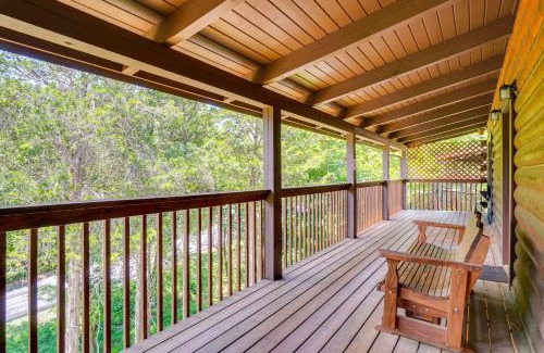 Sevierville Casa | Private Deck Lake Resort Cabin in Sevierville!