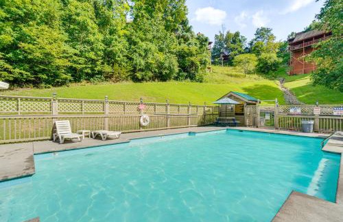 Sevierville Casa | Private Deck Lake Resort Cabin in Sevierville!