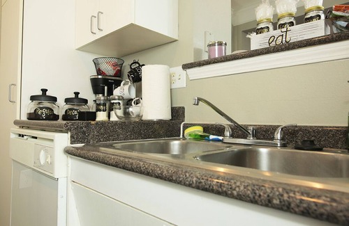 Deep Ellum Apartamento | Private & DOWNTOWN! Free Parking and pet friendly!