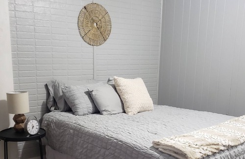 Quincy Apartamento | Private entrance 2 bedroom lower level apartment with wifi
