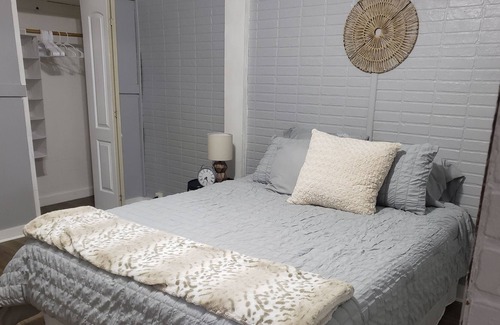 Quincy Apartamento | Private entrance 2 bedroom lower level apartment with wifi