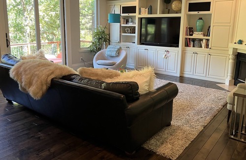 Lucas Valley-Marinwood Casa | Private Estate, family friendly, close to wine country, ocean, SF, hiking!