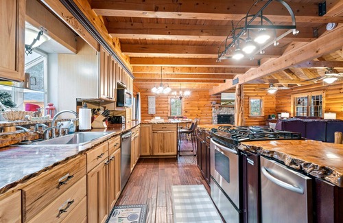 Wakefield Casa | Private Fall Lakefront Cabin w/ Fire Pit & Hot Tub