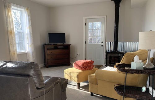 Hendersonville Apartamento | Private farm setting. Within 2 miles of Point Lookout and Cabin Ridge Weddings.