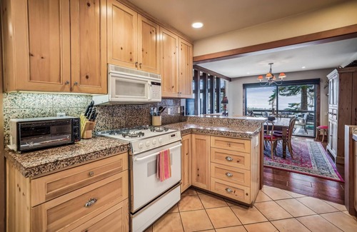 Tahoe City Condominio | Unidad preciosa forestal Lakeview Corner Condo