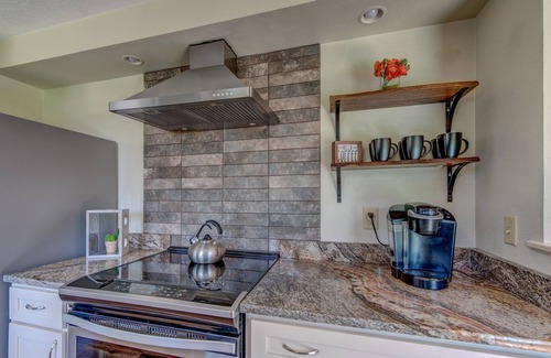 Harlow Casa | Private Fenced Backyard🌻 Near U of O 4 Miles—>Autzen🏈 Ping pong🏓 & Fun Toys