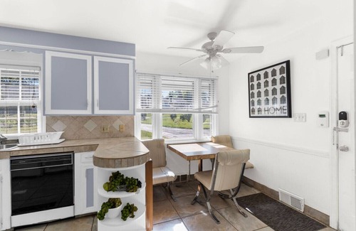 Youngstown Casa | Private Fenced Yard King Bed Grill Fireplace