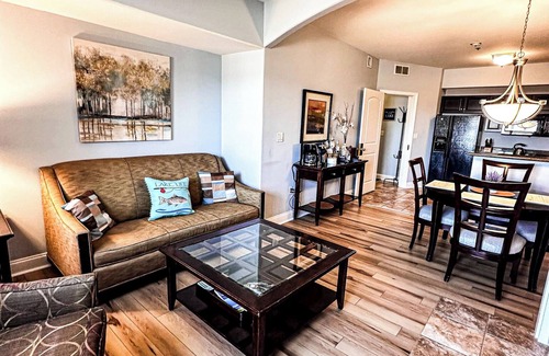Lake Ozark Condominio | Private Four Season Condo (2BED/2BATH/2 Balconies-Pool, Hottub, Golf, Spa, Marina-6PP)