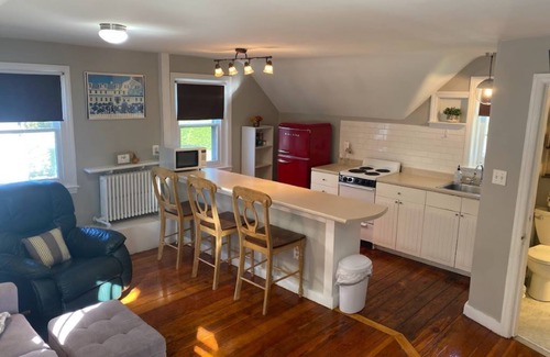 Valley Forge Cabaña | Private, Fully Renovated 1 bedroom Carriage House