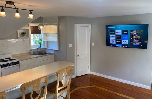 Valley Forge Cabaña | Private, Fully Renovated 1 bedroom Carriage House