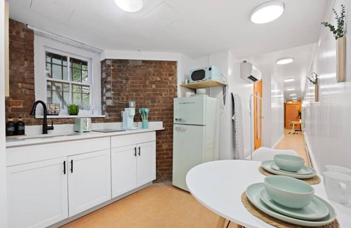 Upper Manhattan Apartamento | Private Garden Getaway: Cozy & Chic , Near Subway