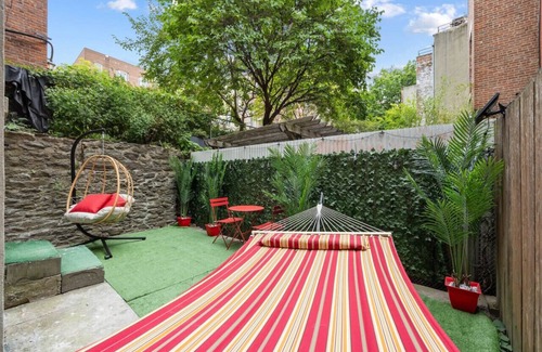 Upper Manhattan Apartamento | Private Garden Getaway: Cozy & Chic , Near Subway