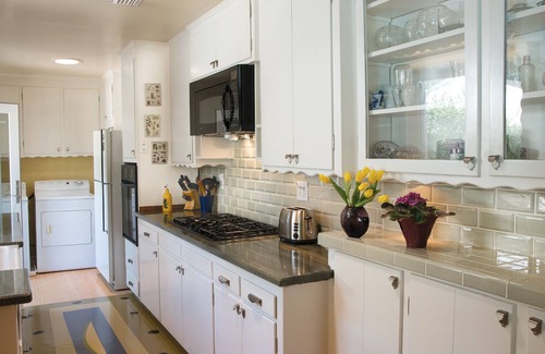 Valley Village Casa | Casa con jardín privado con gran piscina de agua salada, oficina tranquila, chimenea, etc.