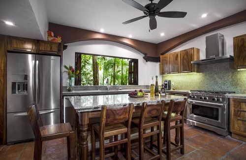 Zona sur Villa | Lujo puro en comunidad privada cerrada Personal completo Playa de arena blanca privada!