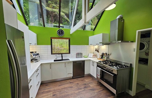 Picton Casa | Private Getaway for 2 Surrounded by Native Bush