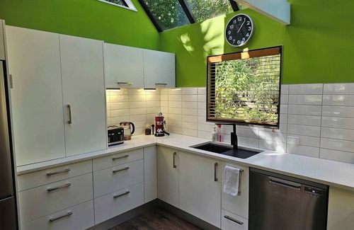 Picton Casa | Private Getaway for 2 Surrounded by Native Bush