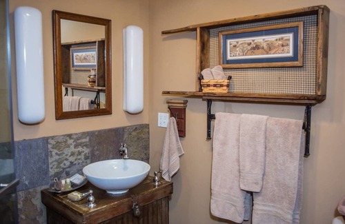 Reedsburg Casa | Casa de huéspedes privada con bañera de hidromasaje, chimenea de gas cerca de varios parques famosos