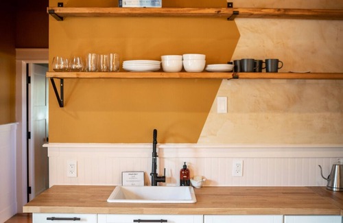 Old Bend Apartamento | Private Guest Suite in the Heart of Old Bend