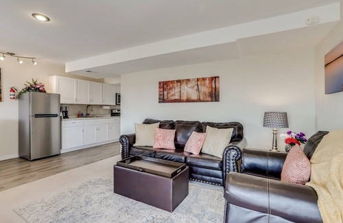 Centennial Casa | Suite Rocky Mountain con impresionantes vistas al patio.