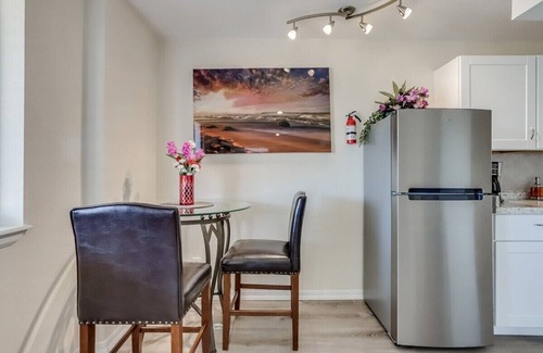 Centennial Casa | Suite Rocky Mountain con impresionantes vistas al patio.