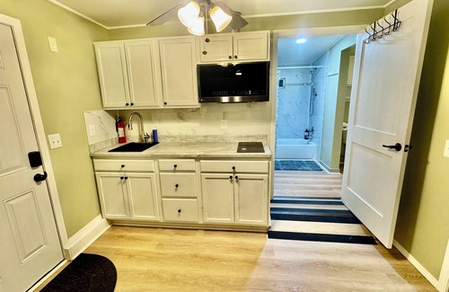 South Redlands Casa | Private guest suite with kitchen